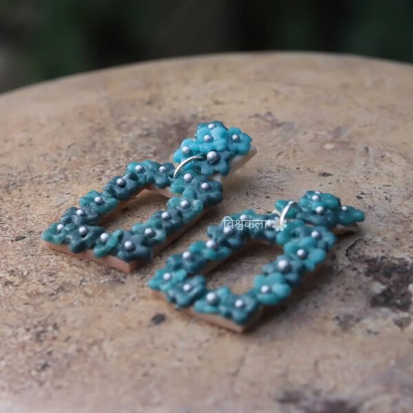 Bluish green Dangles
