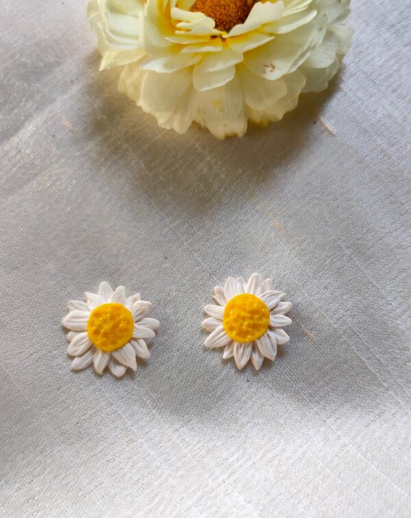 Daisy studs