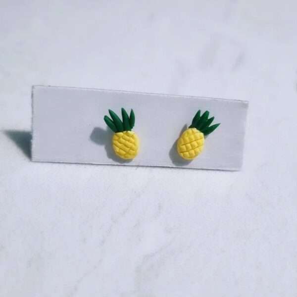 Pineapple studs