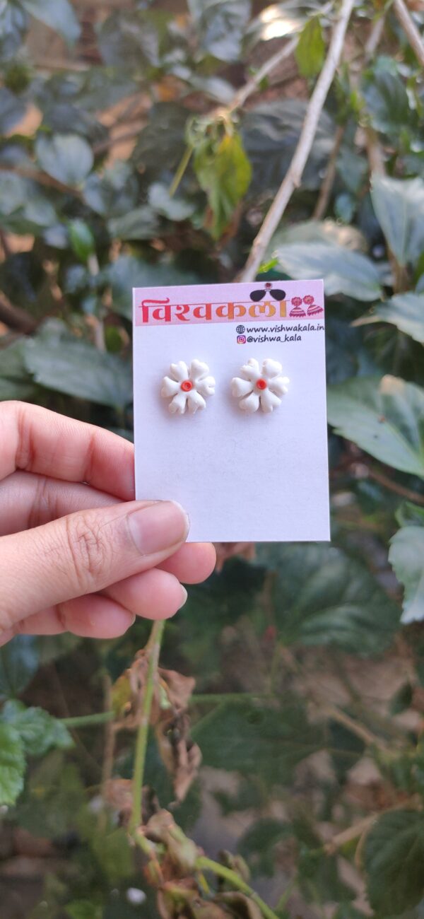 Prajkta mini studs