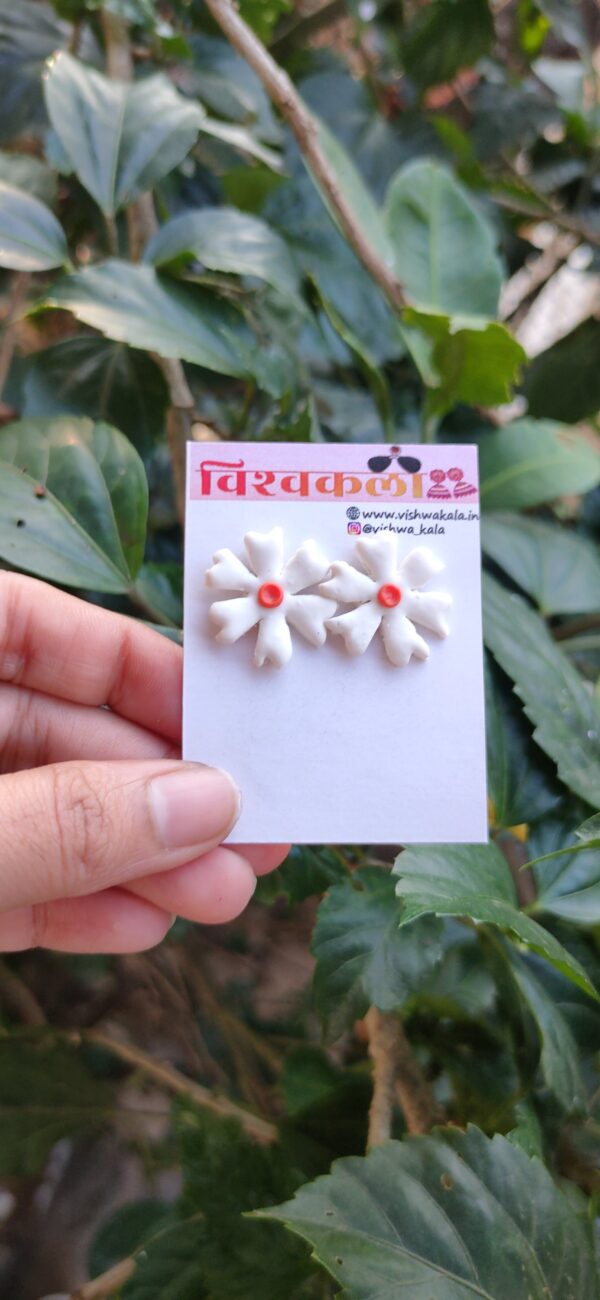 Prajkta Big Studs