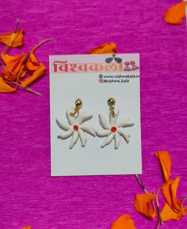 Prajkta Dangles