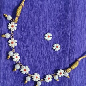 Prajkta Flower Choker
