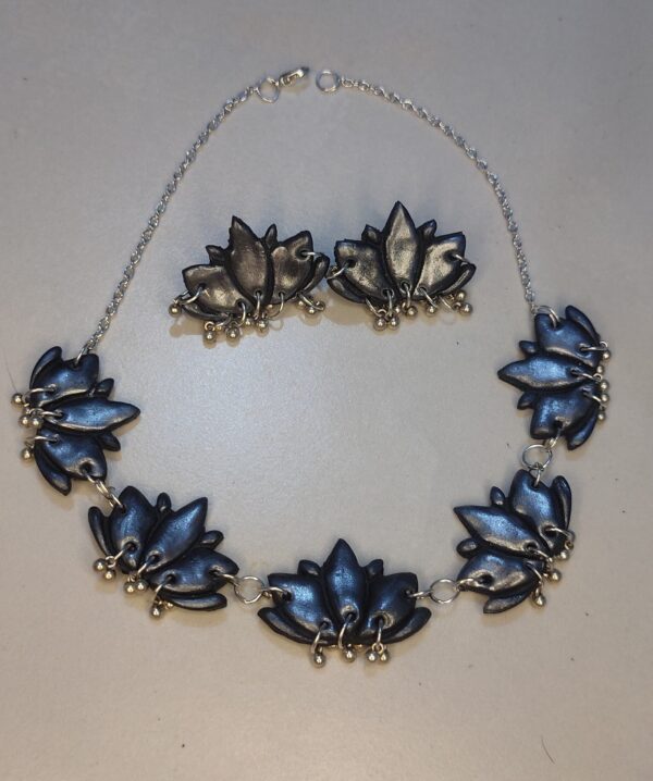Lotus Choker