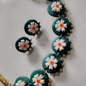 Prajkta flower beaded choker (Green)