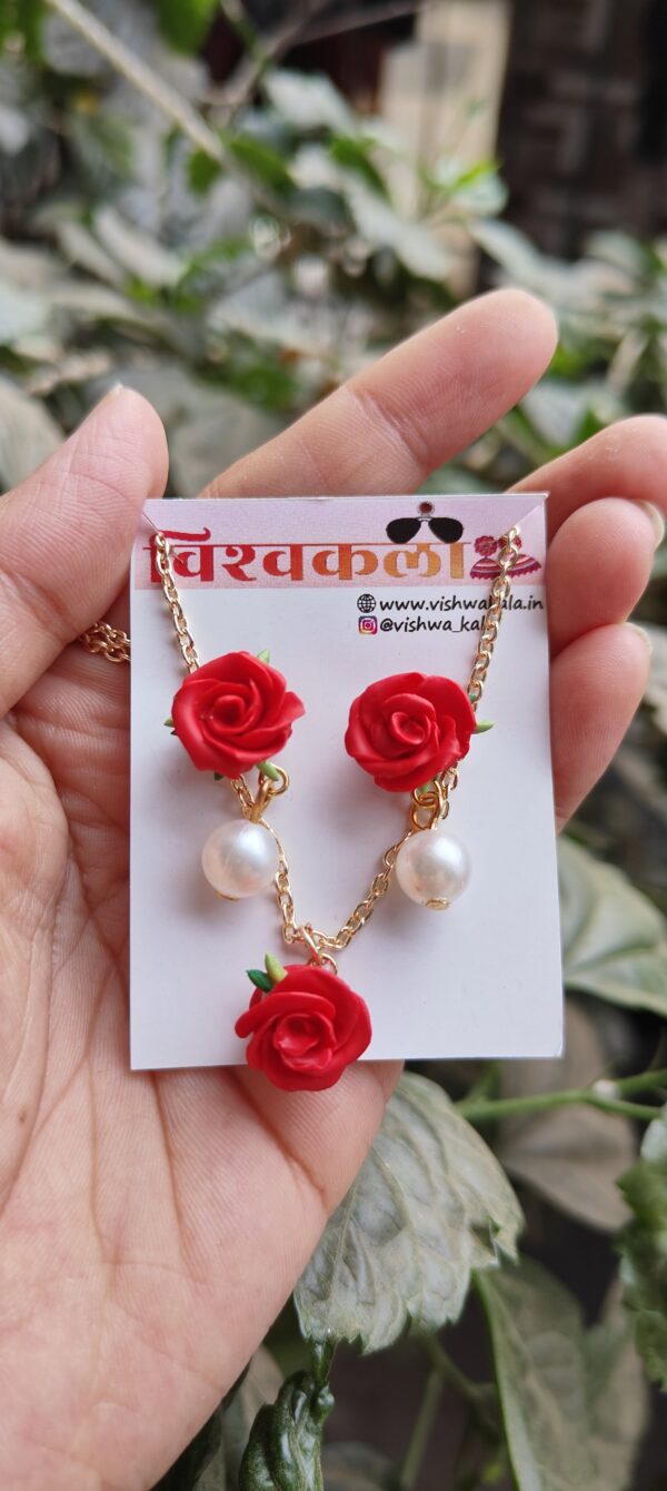 Rose necklace & earrings set